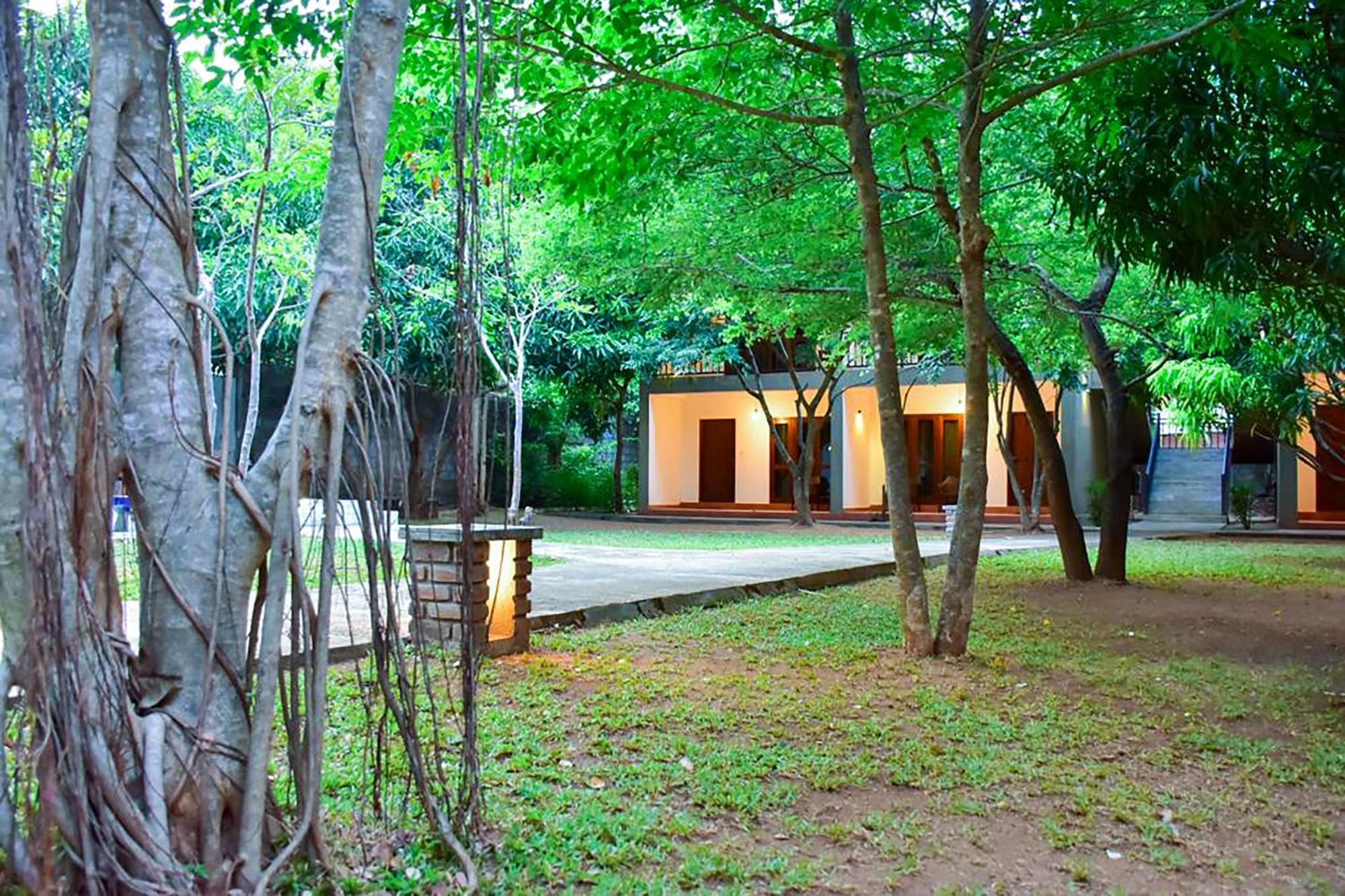 Tropicara Resort Сигирия Экстерьер фото