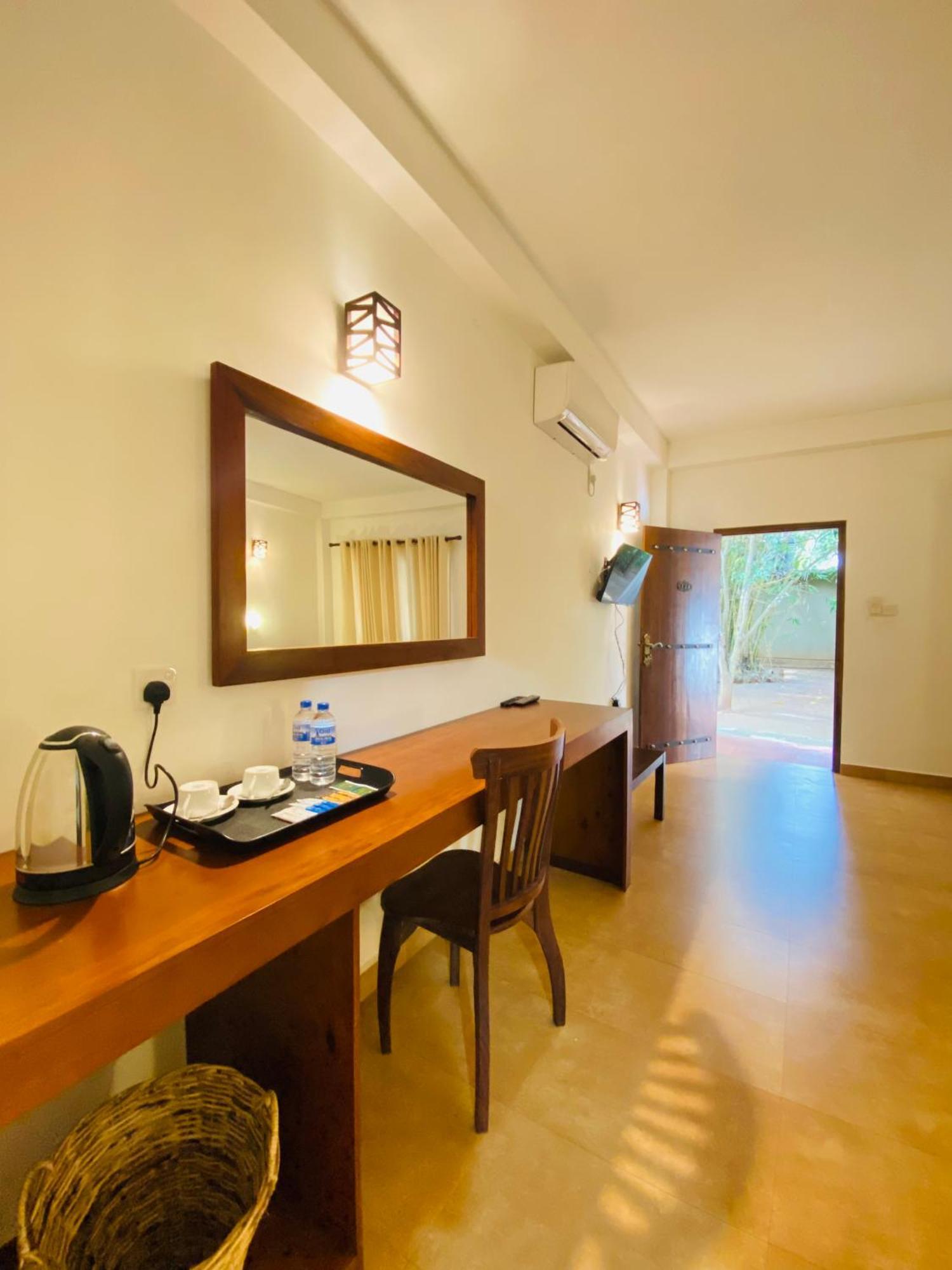 Tropicara Resort Сигирия Экстерьер фото